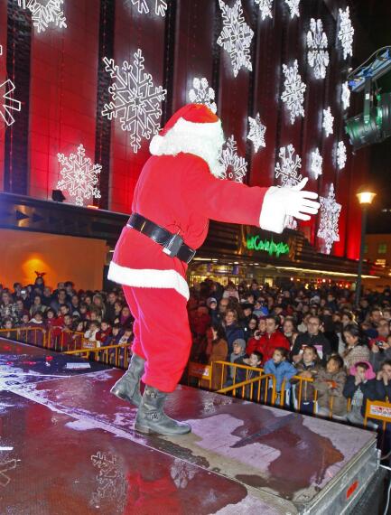Llegada De Papa Noel A El Corte Ingles De Valladolid Elnortedecastilla Es Foto 4 De 7