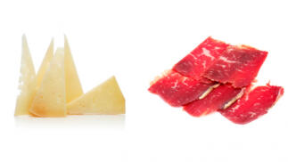 6 sobres de 100gr de Cecina de Vaca y dos cuñas de Queso manchego de 250gr