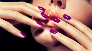 Sesión de manicura con esmaltado normal o semipermanente con opción a pedicura